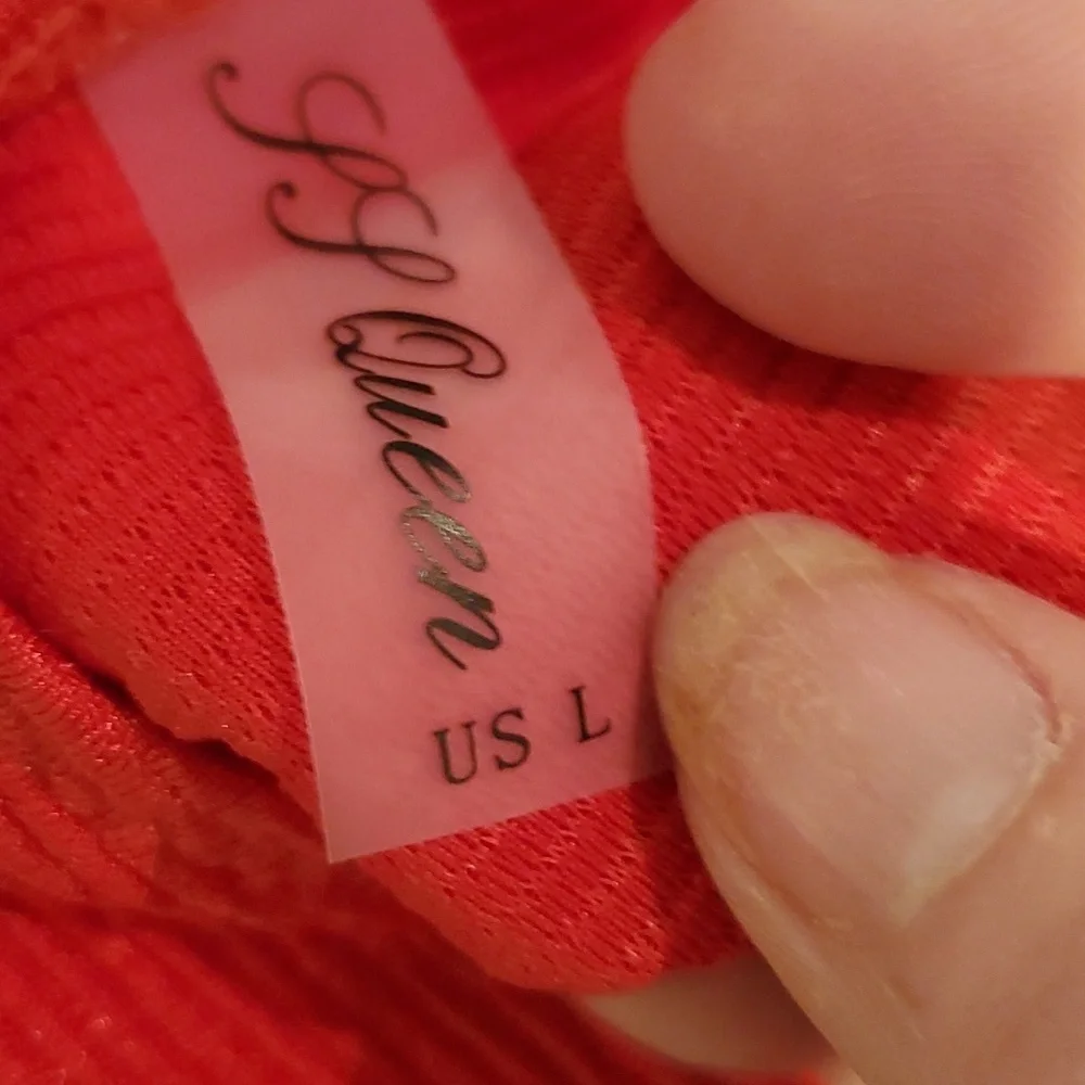 NWT SS Queen Bikini Top Size L (48)